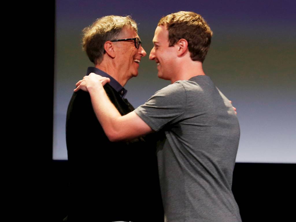 Zuckerberg là thành viên của Giving Pledge, cùng với Bill Gates, Warren Buffett